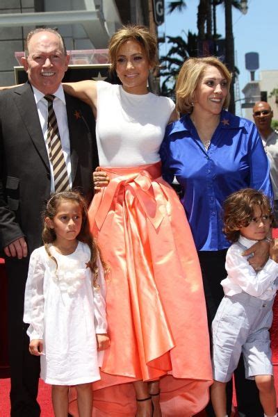 Jennifer Lopez With Her Mother Guadalupe Rodriguez Father David Lopez