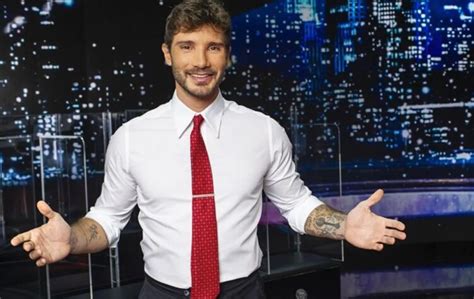 Dopo una lunga giornata di lavoro è sempre piacevole sedersi sul proprio divano e gustarsi un po' di programmi in televisione. Stasera Tutto È Possibile quinta puntata | ospiti e ...