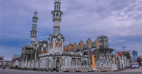 Masjid Raya Singkawang Masjid Tertua Yang Megah And Indah Borneo Id