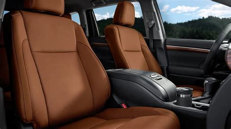 Design, space, seating comfort, and features. 2019 Toyota Highlander Interior: Features & Space | Jordan ...