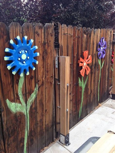 15 Stupendous DIY Fence Decorations to Add Life and Color to Your Yard
