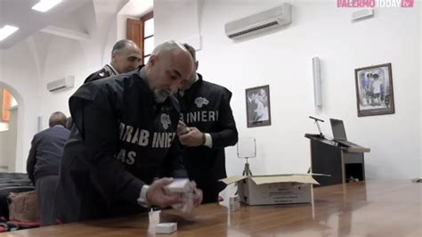More meanings for come si dice in spagnolo? "Come si dice 'ciao' in spagnolo?": anche un poliziotto ...