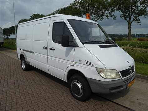 Find out all you want to know about the vehicle specifications, engines and consumption figures, as well as information on the dimensions of the sprinter. MERCEDES-BENZ SPRINTER 413 CDI - Kleyn Vans