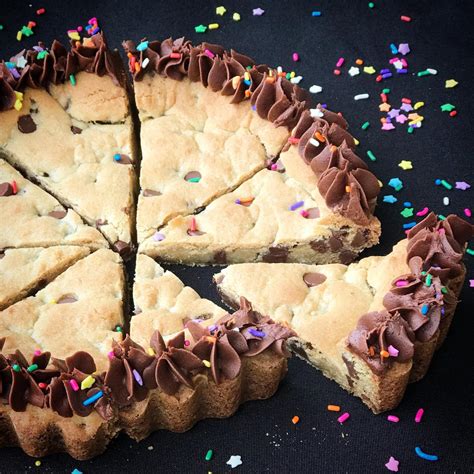 Mrs Fields Copycat Chocolate Chip Cookie Cake Rumbly In My Tumbly