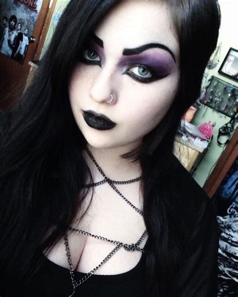 Pin By Lily Taylor On Goth Girl Goals Gothic Hairstyles Goth Beauty