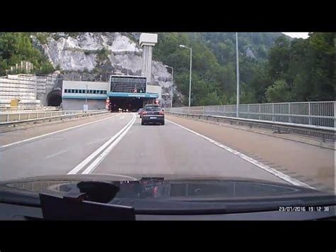 Eine stunde wartezeit bei der einreise. Unglaubliche Stau Karawankentunnel Austria to Slovenia ...