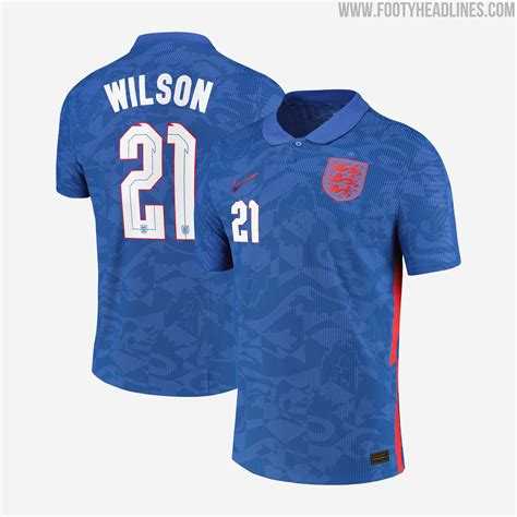 An den seiten des trikots ist beim england em 2021 auswärtstrikot ebenso wie bei heimjersey ein versetzter längsstreifen zu finden. Nike England 2020 Trikot-Schriftart veröffentlicht ...