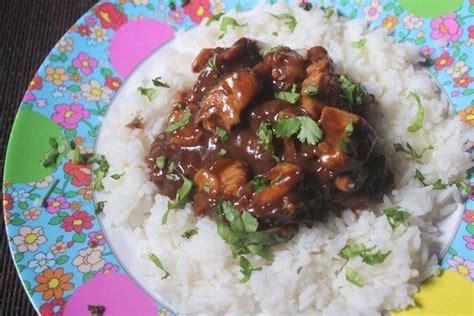 Whisk water, 1 teaspoon rice wine vinegar, 1 teaspoon soy sauce, cornstarch, sesame oil, and black pepper together in a bowl until marinade is smooth. Cantonese Chicken | Recipe | Easy chicken recipes, Easy ...