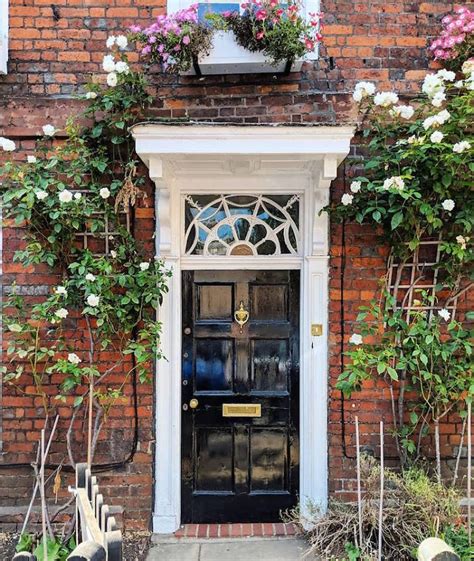 Woman Captures Londons Most Beautiful Front Doors And They Look