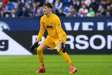 Gregor kobel is a goalkeeper from switzerland playing for vfb stuttgart in the germany 2. VfB Stuttgart: Leihe von Gregor Kobel in trockenen Tüchern