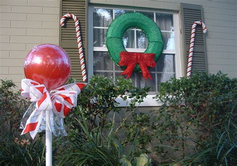 10 Unique Christmas Yard Decorations