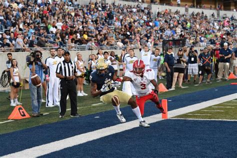 Ua offers 300 undergraduate academic degree programs and also many programs at the graduate levels. Akron's football attendance increase is second-best in FBS ...