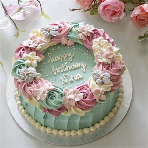 Buttercream is the twin cities foremost cake shop specializing in stunning wedding cakes, special occasion cakes, and dessert displays for all your special events. Flower buttercream cake | Birthday cake with flowers ...