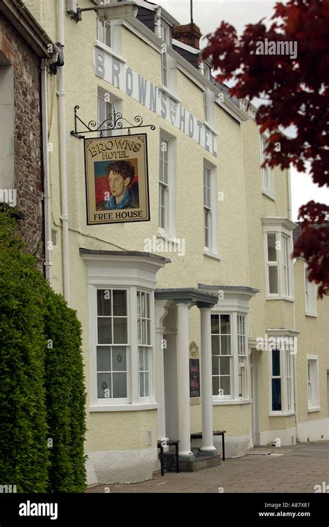 Brown S Hotel In Laugharne Dylan Thomas Favourite Drinking Venue Stock