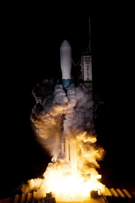 A Delta Ii Rocket Carrying Nasas Kepler Spacecraft Myconfinedspace
