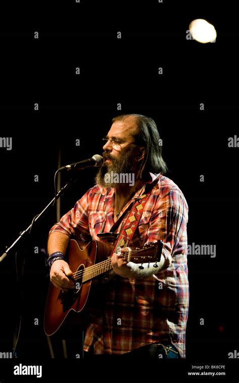 Us Musician Singer And Songwriter Steve Earle Live In The Schueuer