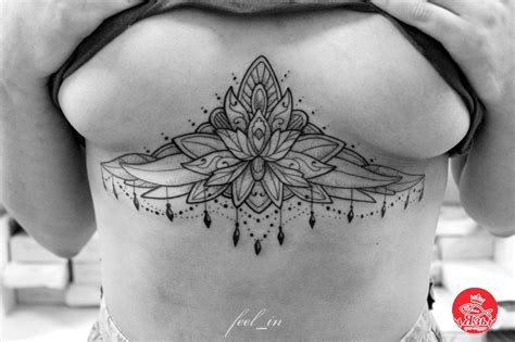 Later, she got it covered with the tattoo of an 'egyptian falcon' in 2012. Пин на доске тату