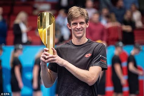 Meet pretty kelsey o'neal anderson; Kevin Anderson kisses his wife and their dog after winning ...