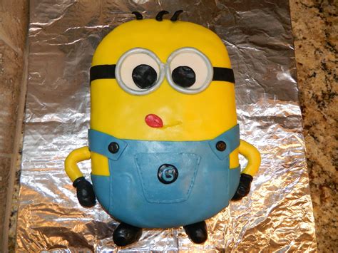 Here are some minion cakes posted on cakesdecor. *MeG's CreAtive CoRNer*: Despicable Me, Minion cake