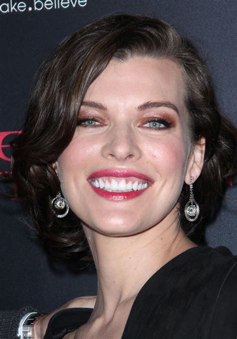 Alice milla jovovich resident evil submarine. MILLA JOVOVICH Resident Evil Retribution Premiere in Los ...