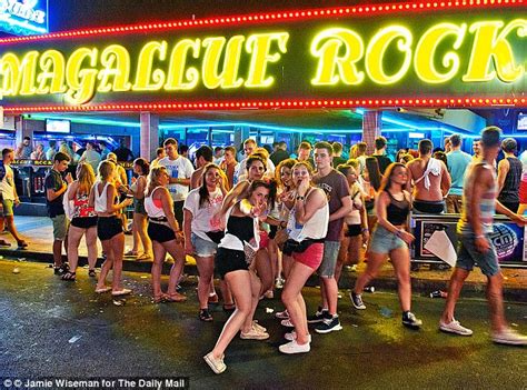 Brit Teens Targeted By Magaluf Campaigns Promising Cheap Booze Daily Mail Online