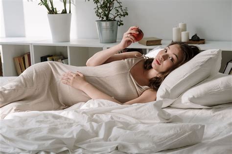 Posisi Tidur Yang Baik Untuk Ibu Hamil Bulan Apa Saja