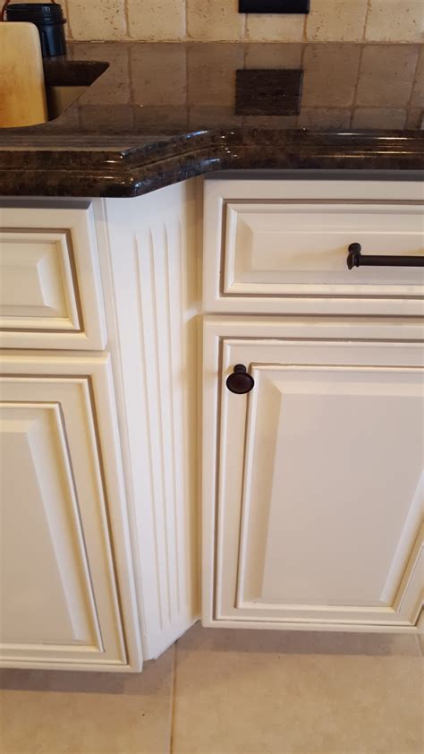 By the diy experts of the family handyman magazine the advantages of biscuit joiners Biscuit Kitchen / Elephant Ear Pinstripe Glaze - 2 Cabinet ...