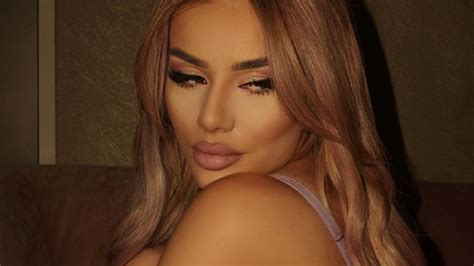 Lejupielādēt 384 nay attēlus un datu bāzes fotoattēlus. Me një video atraktive në TikTok, Tayna paralajmëron ...