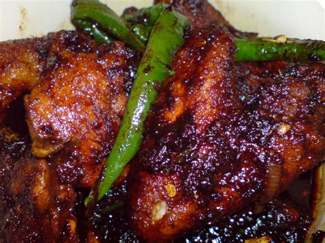 Masukkan ayam, biar ayam masak sekejap. Resepi Ayam Masak Sambal Siam - Asap Dapur