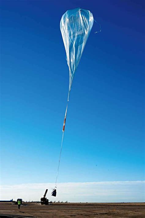 On october 14, 2012 felix baumgartner rose in a helium balloon to an altitude of 128,100 feet, and in a highly specialized space suit broke the world record by jumping and reaching a maximum speed of. Felix Baumgartner: Fall für die Ewigkeit - FIT FOR FUN