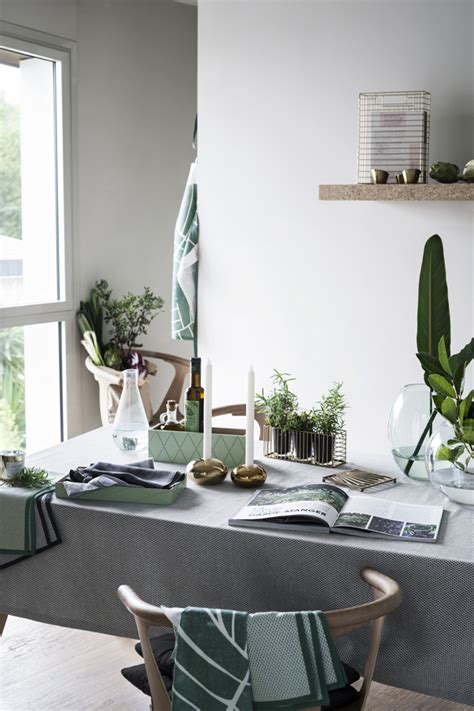 حاملة للاجهزة الكهرو منزليةالخاصة بالمطبخ. H&M Home goes Urban Jungle · Happy Interior Blog