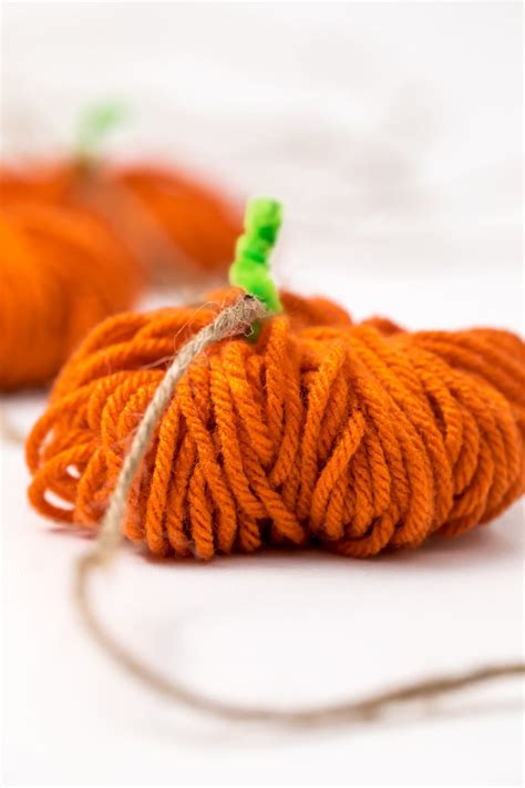 Yarn Pumpkin Garland Halloween Craft