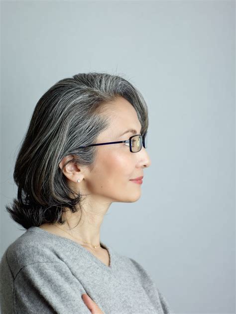 mayuko miyahara gray hair and glasses over50 s grey 髪 シルバー 髪色 グレージュ グレー ヘアスタイル