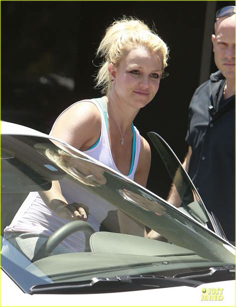 Britney Spears Tweets Oh La La Behind The Scenes Pic Photo Britney Spears Pictures