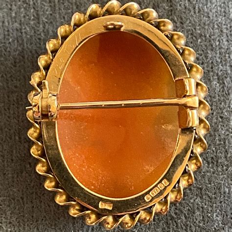 9ct Gold Cameo Brooch Antiques Posted For £15 Hemswell Antique Centres