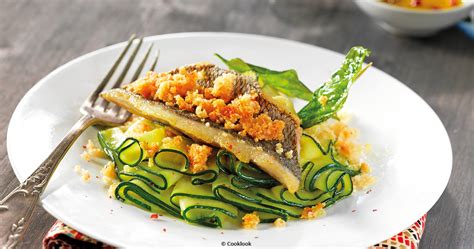 Filet de dorade grise en crumble de noisettes parmesan et courgettes en