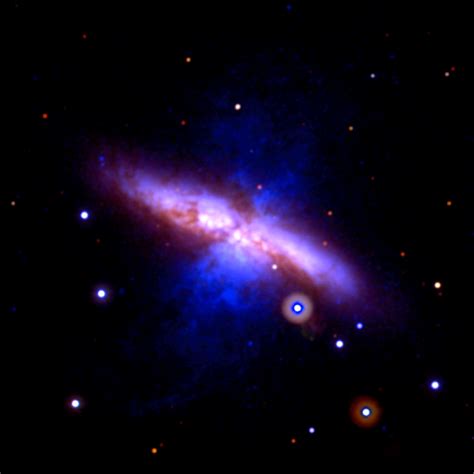 A supernova is an explosion of a massive supergiant star. Une explosion de supernova de type Ia détectée au début de ...