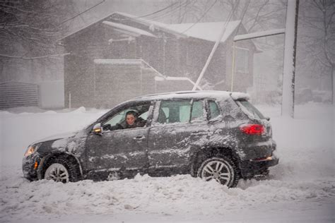 Car Stuck In Snow Try These 5 Tips Before You Get Out And Push Driving