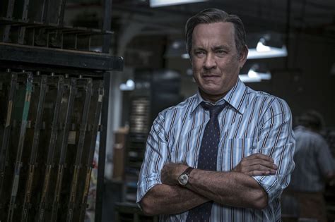 Charlie wilson (tom hanks), texas socialite joanne herring (julia roberts) and cia agent gust avrakotos (philip seymour hoffman) form an unlikely alliance to boost funding. The Post: Tom Hanks e Meryl Streep nella prima clip del ...