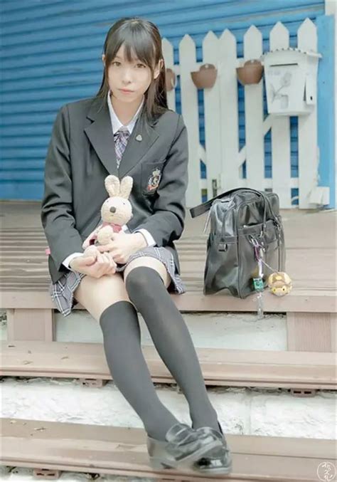 日本女生校服为什么设计那么短紧露？