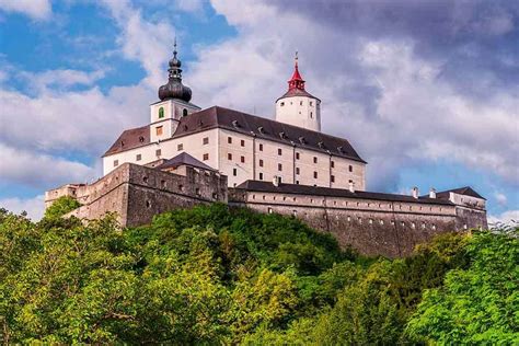 Concentric Castles Historic European Castles