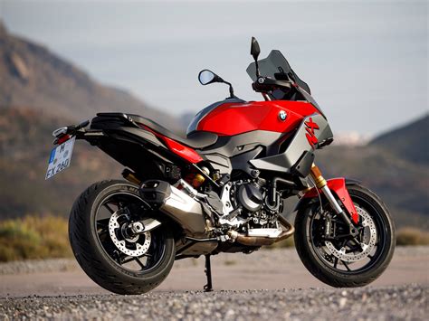 1,880 mm, oa extra high seat: BMW F900XR (2020-on) Review