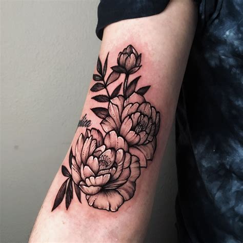 Blackwork Flowers Tattoo Flower Tattoos Tattoos Sunflower Tattoo