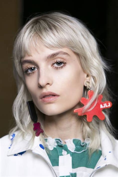 Fryzury 2016 długie platynowe blond włosy. Krótkie fryzury blond 2016 - ELLE.pl