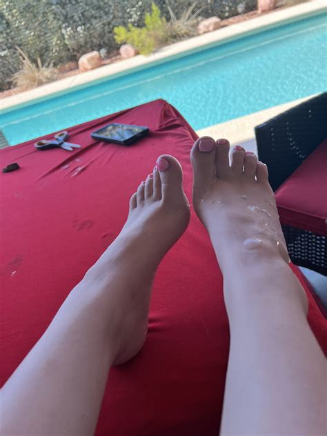 Lily Lou On Twitter Me Do You Think My Feet Are Pretty Him 😍👅😚👣🍆 💦💦🦶🦶