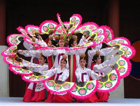 Buchaechum Korean Fan Dance At Suwon Traditional Dance P Flickr