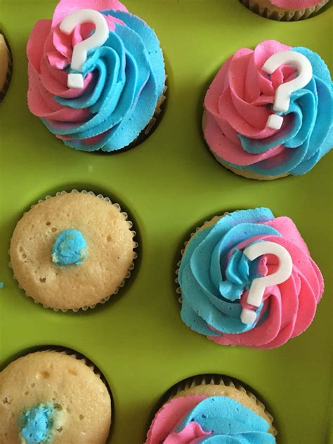 gender reveal cupcakes pink and blue swirls with gender color injected into the vanilla