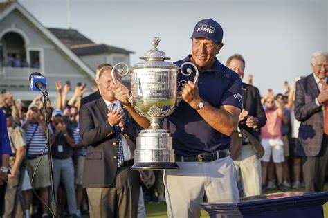 Phil Mickelson vence o PGA Championship e se torna o campeão de Major
