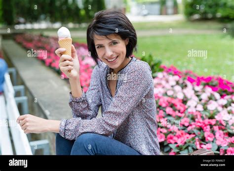 Women Sitting Outside Eating Food Hi Res Stock Photography And Images Alamy