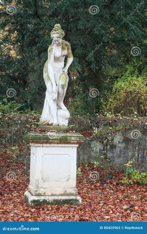 La Estatua De La Mujer Desnuda En Franc S De Wallach Parquea Imagen De